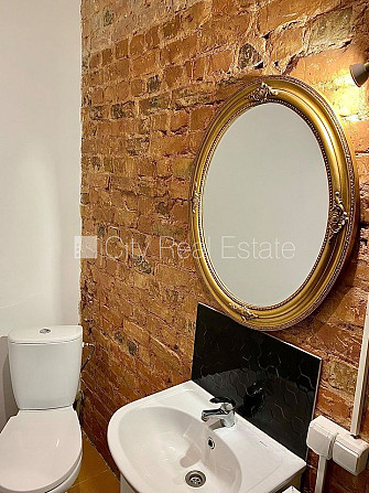 Fasādes māja, renovēta māja, slēgts pagalms, ieeja no pagalma, kāpņu telpa pēc kosmētiskā Rīga - foto 6