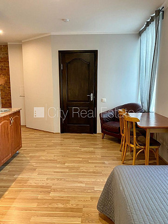 Fasādes māja, renovēta māja, slēgts pagalms, ieeja no pagalma, kāpņu telpa pēc kosmētiskā Rīga - foto 5