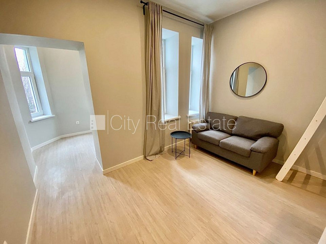 Fasādes māja, renovēta māja, ieeja no ielas, kāpņu telpa pēc kapitālā remonta, logi Rīga - foto 4