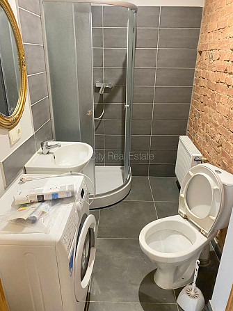 Pagalma ēka, renovēta māja, slēgts pagalms, ieeja no ielas un pagalma, kāpņu telpa pēc Rīga - foto 12