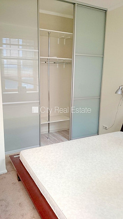 Fasādes māja, logi vērsti uz ielas pusi, guļamistabu skaits 1 gab., viena istaba izolēta, Rīga - foto 5