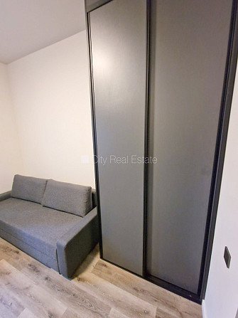 Pagalma ēka, renovēta māja, slēgts pagalms, ieeja no ielas un pagalma, kāpņu telpa pēc Rīga - foto 7