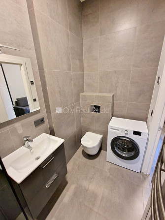 Pagalma ēka, renovēta māja, slēgts pagalms, ieeja no ielas un pagalma, kāpņu telpa pēc Rīga - foto 14