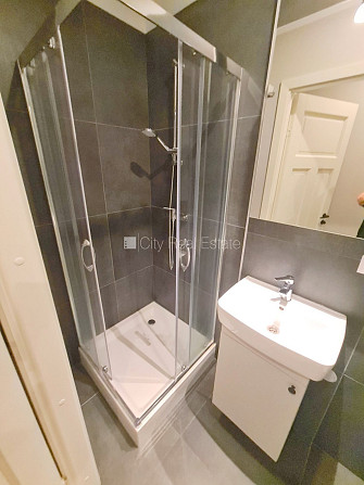 Pagalma ēka, renovēta māja, slēgts pagalms, ieeja no ielas un pagalma, kāpņu telpa pēc Rīga - foto 14