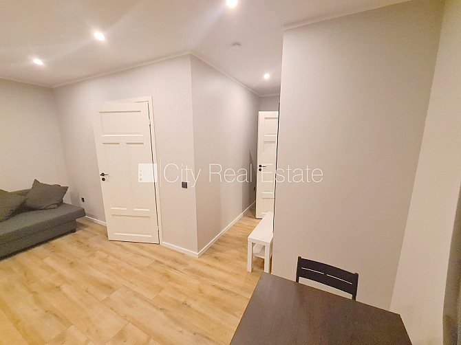 Pagalma ēka, renovēta māja, slēgts pagalms, ieeja no ielas un pagalma, kāpņu telpa pēc Rīga - foto 12