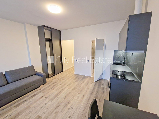 Pagalma ēka, renovēta māja, slēgts pagalms, ieeja no ielas un pagalma, kāpņu telpa pēc Rīga - foto 7