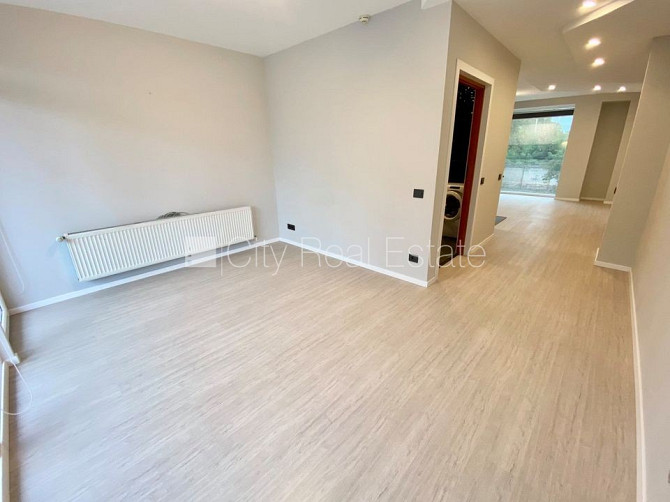 Fasādes māja, renovēta māja, slēgta teritorija, ieeja no ielas, ir lifts, kāpņu telpa pēc Rīga - foto 3