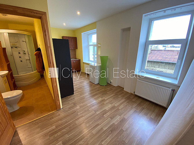 Фасадный дом, реновированный дом, закрытый двор, вход с улицы, лестничная клетка Рига - изображение 1