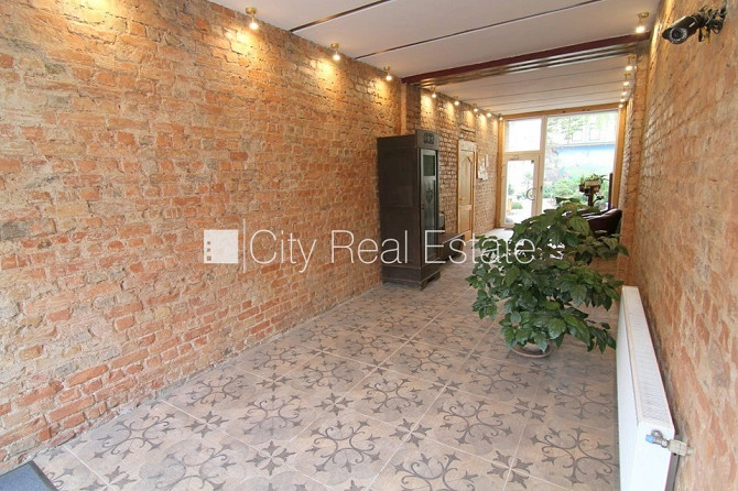 Фасадный дом, реновированный дом, закрытый двор, вход с улицы, лестничная клетка Рига - изображение 8