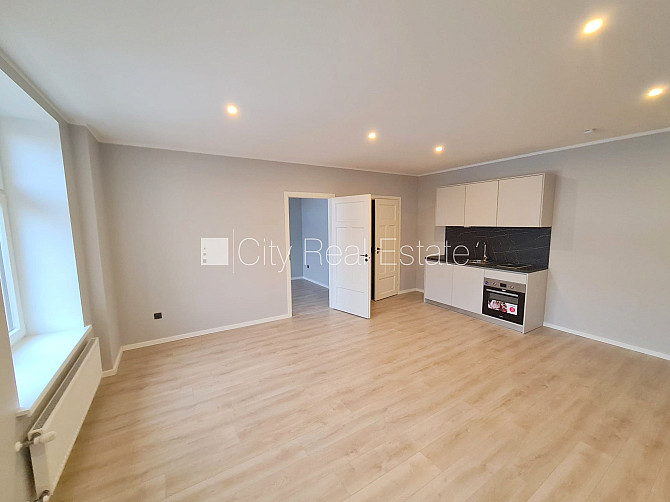 Фасадный дом, реновированный дом, закрытый двор, вход с улицы и со двора, Рига - изображение 3