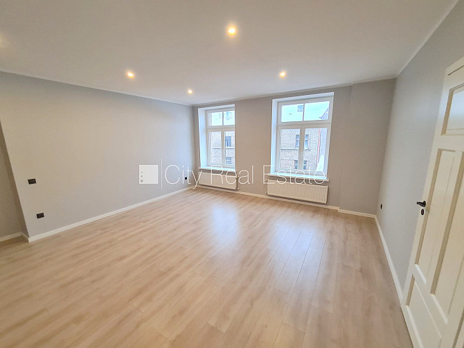 Фасадный дом, реновированный дом, закрытый двор, вход с улицы и со двора, Рига - изображение 8