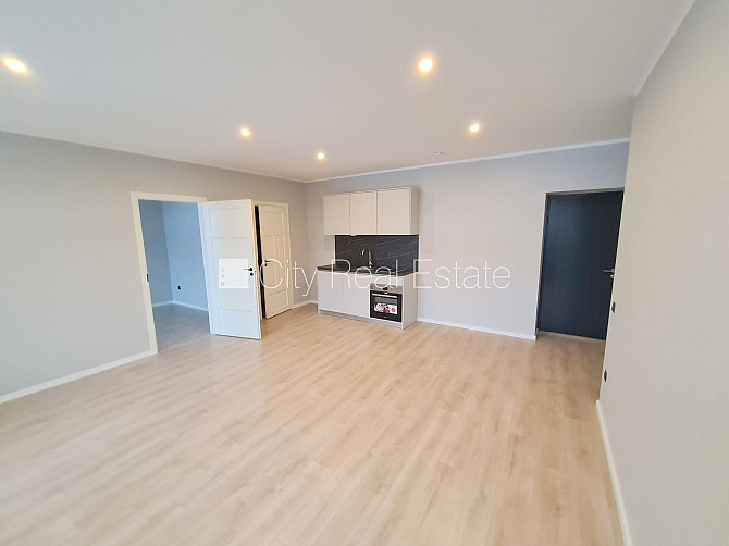 Фасадный дом, реновированный дом, закрытый двор, вход с улицы и со двора, Рига - изображение 4