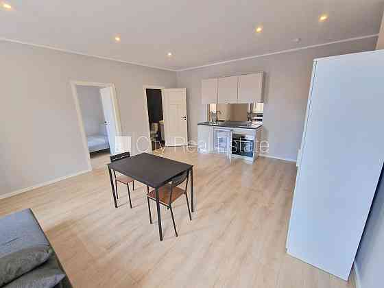 Фасадный дом, реновированный дом, закрытый двор, вход с улицы и со двора, Рига