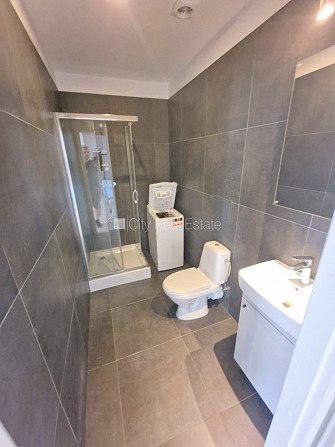 Фасадный дом, реновированный дом, закрытый двор, вход с улицы и со двора, Рига - изображение 16