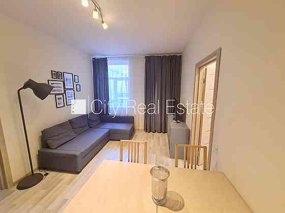 Здание во дворе, реновированный дом, закрытый двор, возможность аренды парковки, Рига