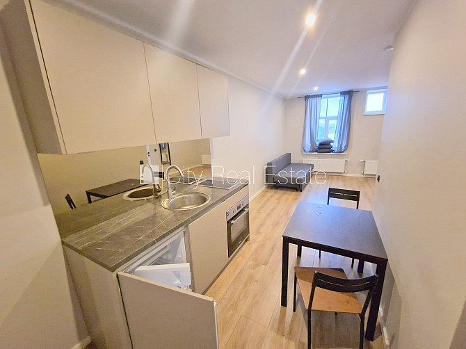 Здание во дворе, реновированный дом, закрытый двор, вход с улицы и со двора, Рига - изображение 4