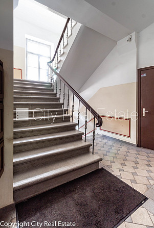 Фасадный дом, реновированный дом, закрытый двор, вход с улицы, лестничная клетка Рига - изображение 18