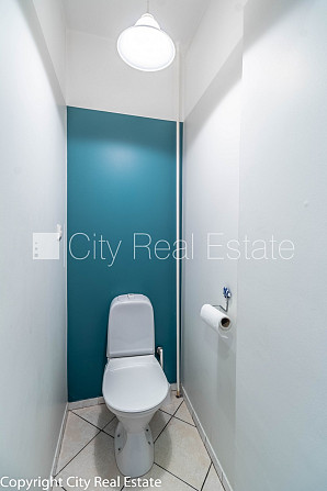 Фасадный дом, реновированный дом, закрытый двор, вход с улицы, лестничная клетка Рига - изображение 15