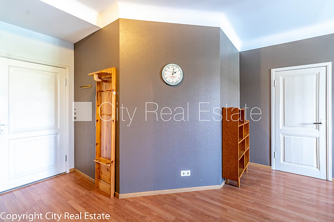 Фасадный дом, реновированный дом, закрытый двор, вход с улицы, лестничная клетка Рига - изображение 12