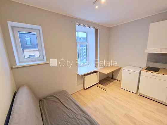 Фасадный дом, реновированный дом, закрытый двор, вход со двора, лестничная клетка Рига