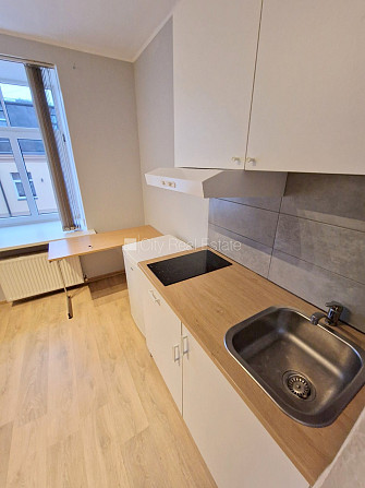 Фасадный дом, реновированный дом, закрытый двор, вход со двора, лестничная клетка Рига - изображение 8