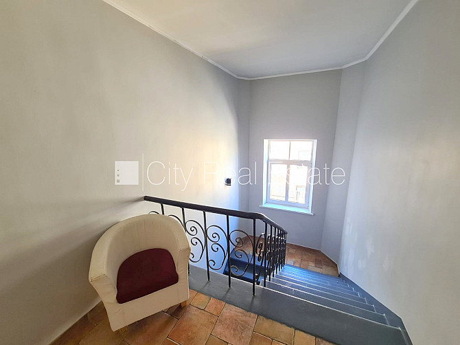 Фасадный дом, реновированный дом, закрытый двор, вход со двора, лестничная клетка Рига - изображение 13