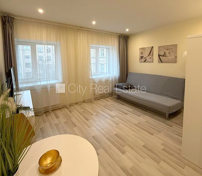 Здание во дворе, реновированный дом, вход со двора, лестничная клетка после Рига - изображение 3