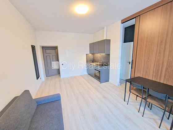 Фасадный дом, реновированный дом, закрытый двор, вход с улицы, лифт, лестничная Рига