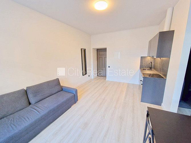 Фасадный дом, реновированный дом, закрытый двор, вход с улицы, лифт, лестничная Рига - изображение 9