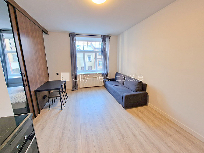 Фасадный дом, реновированный дом, закрытый двор, вход с улицы, лифт, лестничная Рига - изображение 3