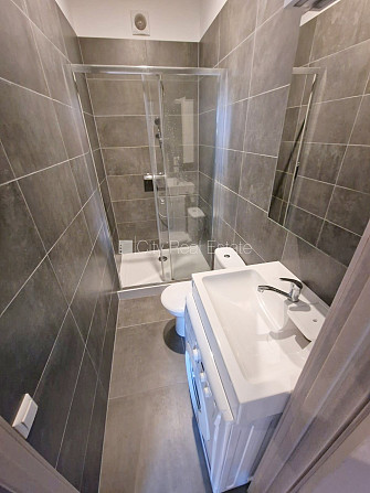 Фасадный дом, реновированный дом, закрытый двор, вход с улицы, лестничная клетка Рига - изображение 11