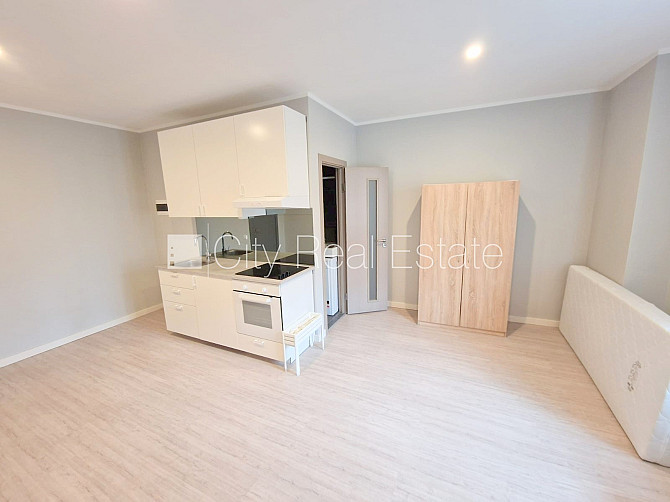 Фасадный дом, реновированный дом, закрытый двор, вход с улицы, лестничная клетка Рига - изображение 6