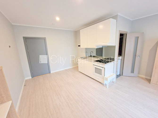 Фасадный дом, реновированный дом, закрытый двор, вход с улицы, лестничная клетка Рига - изображение 7