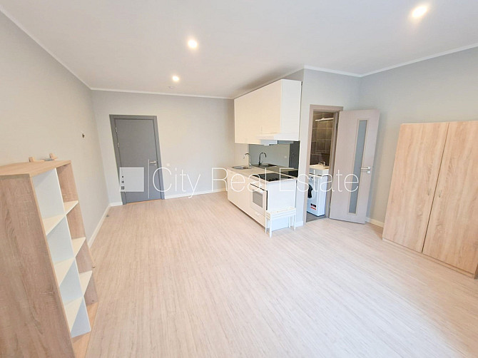 Фасадный дом, реновированный дом, закрытый двор, вход с улицы, лестничная клетка Рига - изображение 3