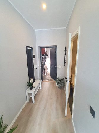 Pagalma ēka, fasādes māja, ieeja no ielas, kāpņu telpa pēc kapitālā remonta, logi vērsti Rīga - foto 10