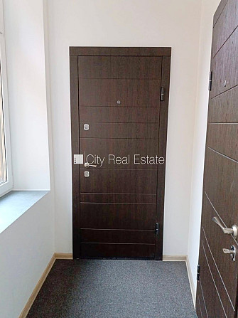 Здание во дворе, реновированный дом, закрытый двор, вход с улицы и со двора, Рига - изображение 12