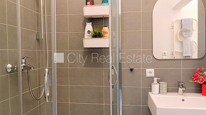 Здание во дворе, реновированный дом, закрытый двор, вход с улицы и со двора, Рига - изображение 11