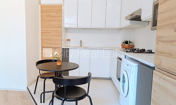 Здание во дворе, реновированный дом, закрытый двор, вход с улицы и со двора, Рига - изображение 3