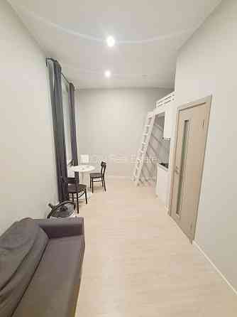 Здание во дворе, реновированный дом, закрытый двор, вход с улицы и со двора, Рига