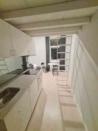 Здание во дворе, реновированный дом, закрытый двор, вход с улицы и со двора, Рига