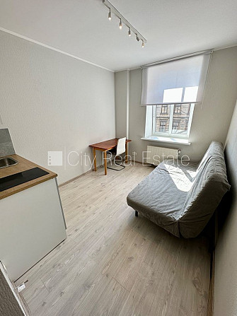 Фасадный дом, реновированный дом, вход со двора, лестничная клетка после Рига - изображение 6