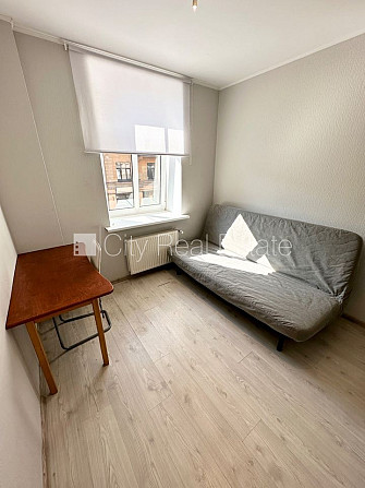 Фасадный дом, реновированный дом, вход со двора, лестничная клетка после Рига - изображение 7