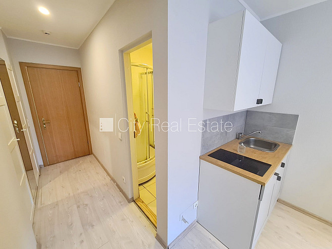 Фасадный дом, реновированный дом, вход со двора, лестничная клетка после Рига - изображение 13