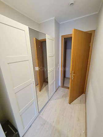 Фасадный дом, реновированный дом, вход со двора, лестничная клетка после Рига - изображение 18