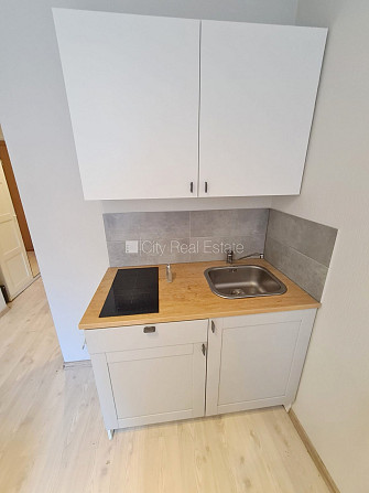 Фасадный дом, реновированный дом, вход со двора, лестничная клетка после Рига - изображение 10