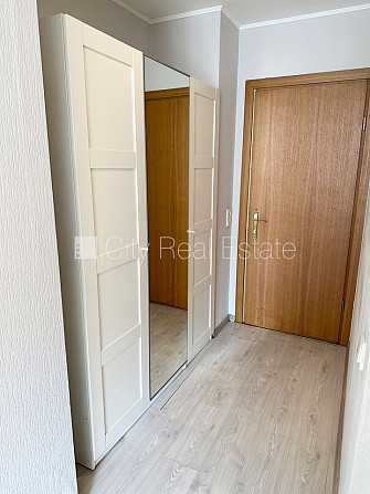 Фасадный дом, реновированный дом, вход со двора, лестничная клетка после Рига - изображение 19