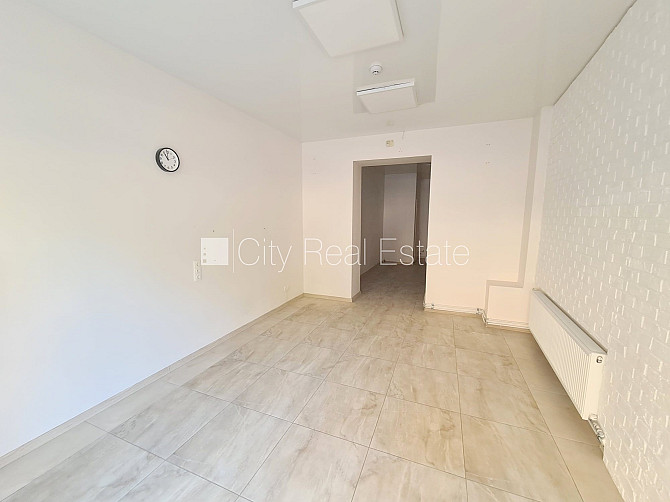 Земля в собственности, фасадный дом, реновированный дом, вход с улицы, окна Рига - изображение 6