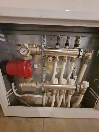 Земля в собственности, фасадный дом, реновированный дом, вход с улицы, окна Рига - изображение 12