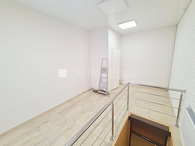 Земля в собственности, фасадный дом, реновированный дом, вход с улицы, окна Рига - изображение 19