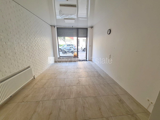 Земля в собственности, фасадный дом, реновированный дом, вход с улицы, окна Рига - изображение 5